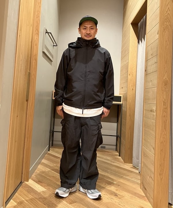 穴井 唯志さんの「BEAMS WOMEN｜BEAMS / ビッグ 6ポケット カーゴパンツ」を使ったコーディネート