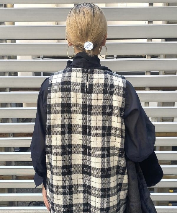 オカモト ミサキさんの「BEAMS WOMEN｜オーガンジー リボンブラウス」を使ったコーディネート