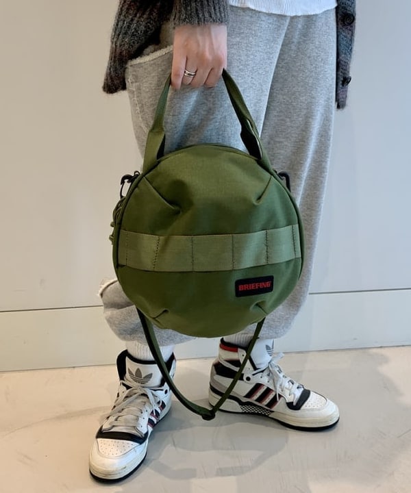 ナツハさんの「BEAMS WOMEN｜BRIEFING &times; BEAMS BOY / 別注 ヘルメット バッグ」を使ったコーディネート