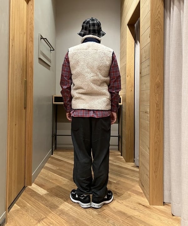 穴井 唯志さんの「BEAMS WOMEN｜BEAMS PLUS / インディゴチェック ボタンダウンシャツ」を使ったコーディネート