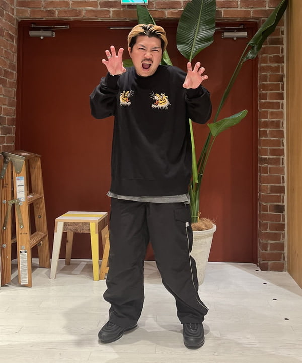 新里 京介さんの「BEAMS WOMEN｜BEAMS / パイピング スノー パンツ」を使ったコーディネート