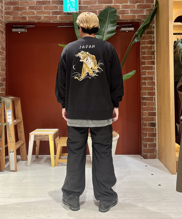 新里 京介さんの「BEAMS WOMEN｜BEAMS / パイピング スノー パンツ」を使ったコーディネート