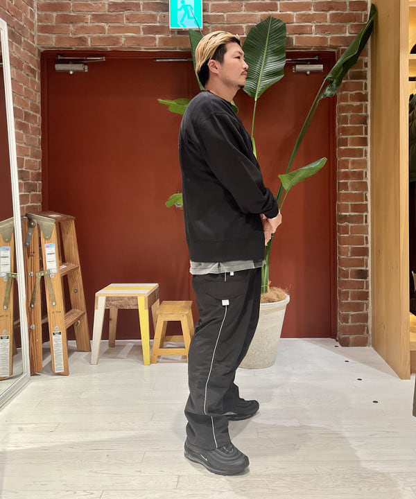新里 京介さんの「BEAMS WOMEN｜BEAMS / パイピング スノー パンツ」を使ったコーディネート