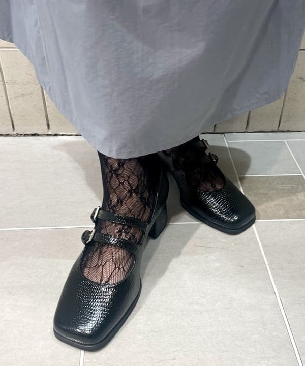 カタヤマ アヤさんの「BEAMS WOMEN｜I Hate Monday / flower lace ストッキング black」を使ったコーディネート