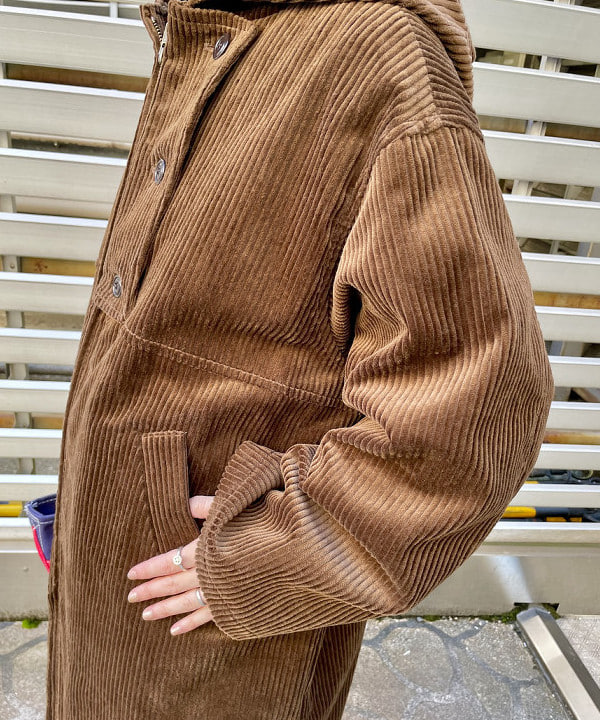 コウリキ　マミさんの「BEAMS WOMEN｜L.L.Bean × BEAMS PLUS ＆ BEAMS BOY / Deep Bottom Deluxe Boat and Tote Mini」を使ったコーディネート