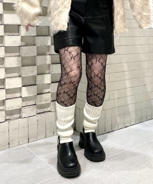 カタヤマ アヤさんの「BEAMS WOMEN｜I Hate Monday / flower lace ストッキング black」を使ったコーディネート