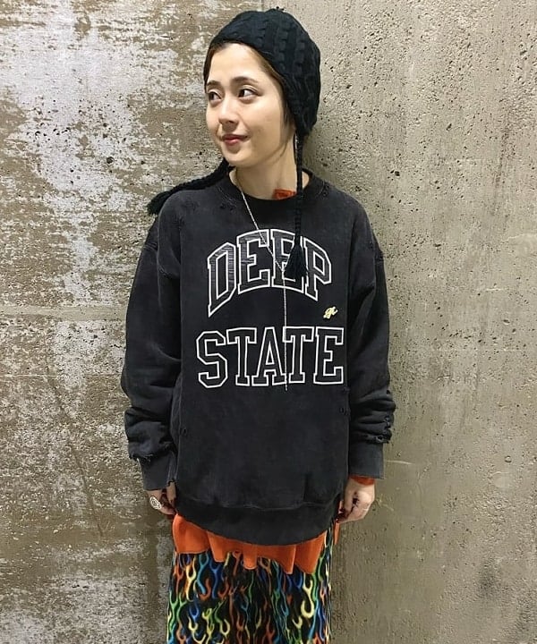 吉野 多恵さんの「BEAMS WOMEN｜BEAMS BOY / ラメ リブ クルー ソックス NEW」を使ったコーディネート