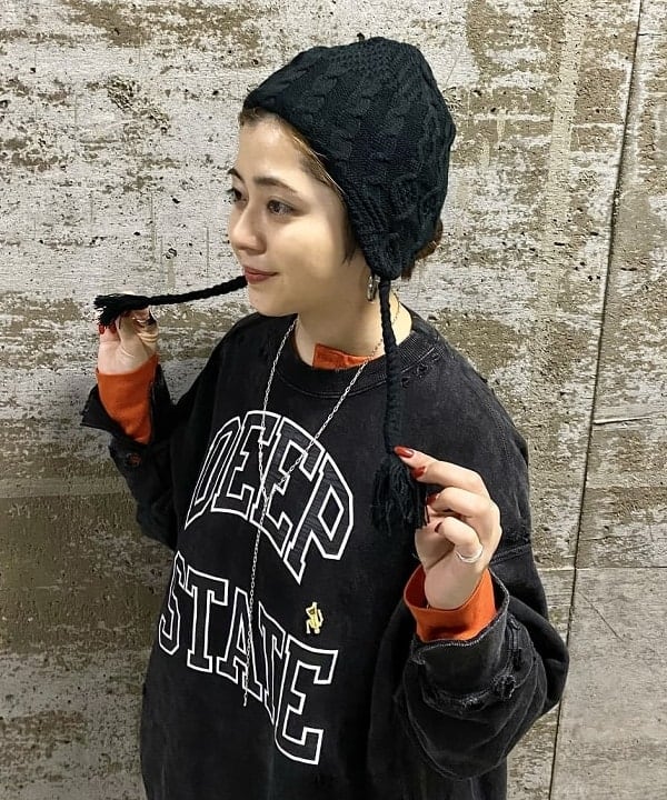 吉野 多恵さんの「BEAMS WOMEN｜BEAMS BOY / ラメ リブ クルー ソックス NEW」を使ったコーディネート