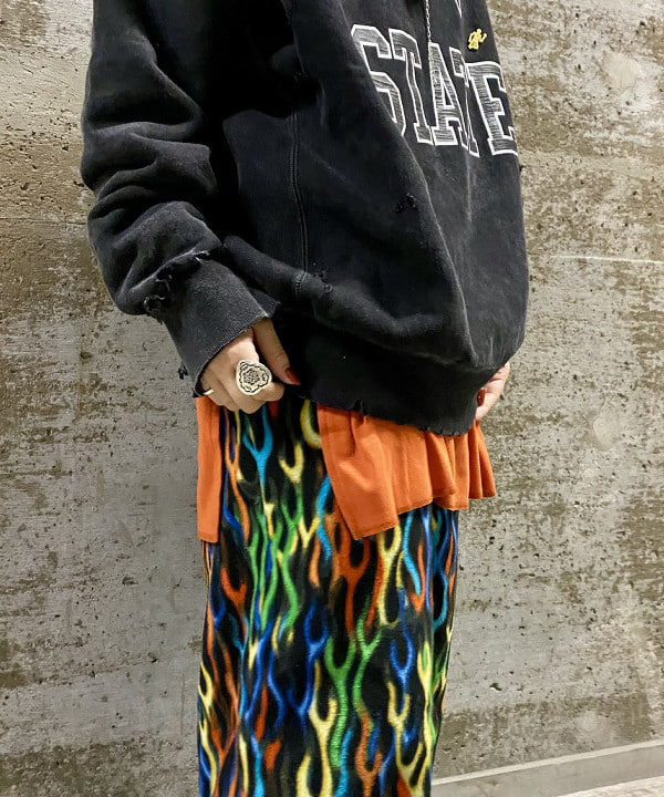 吉野 多恵さんの「BEAMS WOMEN｜BEAMS BOY / ラメ リブ クルー ソックス NEW」を使ったコーディネート