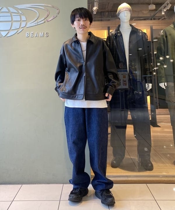 井上 隆司さんの「BEAMS WOMEN｜ワイドフィット レザー ジップブルゾン」を使ったコーディネート