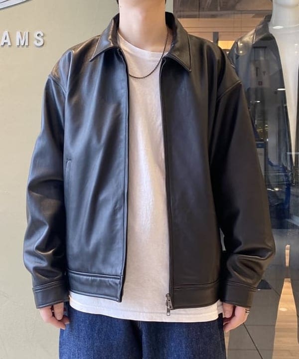 井上 隆司さんの「BEAMS WOMEN｜ワイドフィット レザー ジップブルゾン」を使ったコーディネート