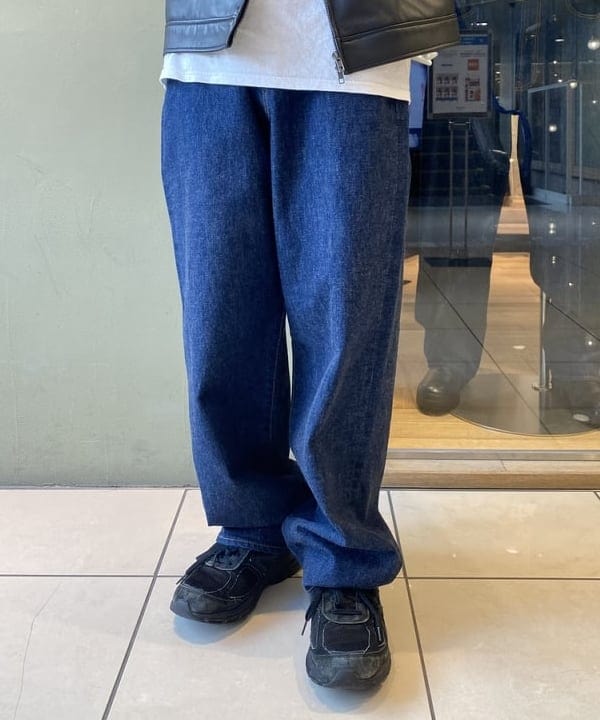 井上 隆司さんの「BEAMS WOMEN｜ワイドフィット レザー ジップブルゾン」を使ったコーディネート