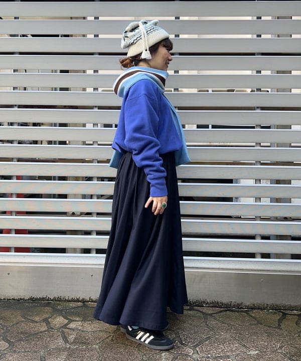 まつむさんの「BEAMS WOMEN｜Champion × BEAMS BOY / 別注 ロゴ リバースウィーブ(R) クルーネック スウェット 23FW」を使ったコーディネート