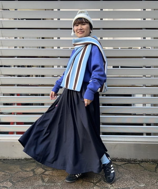 まつむさんの「BEAMS WOMEN｜Champion × BEAMS BOY / 別注 ロゴ リバースウィーブ(R) クルーネック スウェット 23FW」を使ったコーディネート