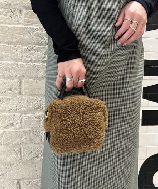 Nagumo Yukiさんの「BEAMS WOMEN｜VIOLAd’ORO × Demi-Luxe BEAMS / 別注 エコムートン ミニショルダーバッグ」を使ったコーディネート