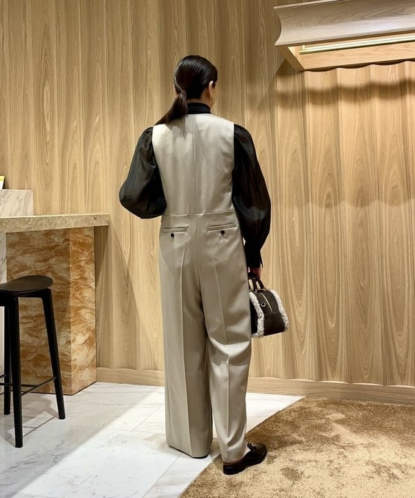 関 桂子さんの「BEAMS WOMEN｜オーガンジー リボンブラウス」を使ったコーディネート