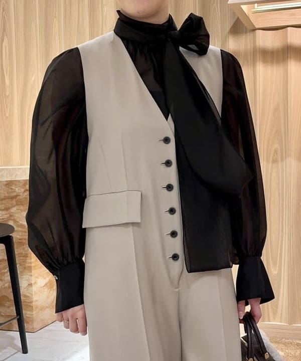 関 桂子さんの「BEAMS WOMEN｜オーガンジー リボンブラウス」を使ったコーディネート