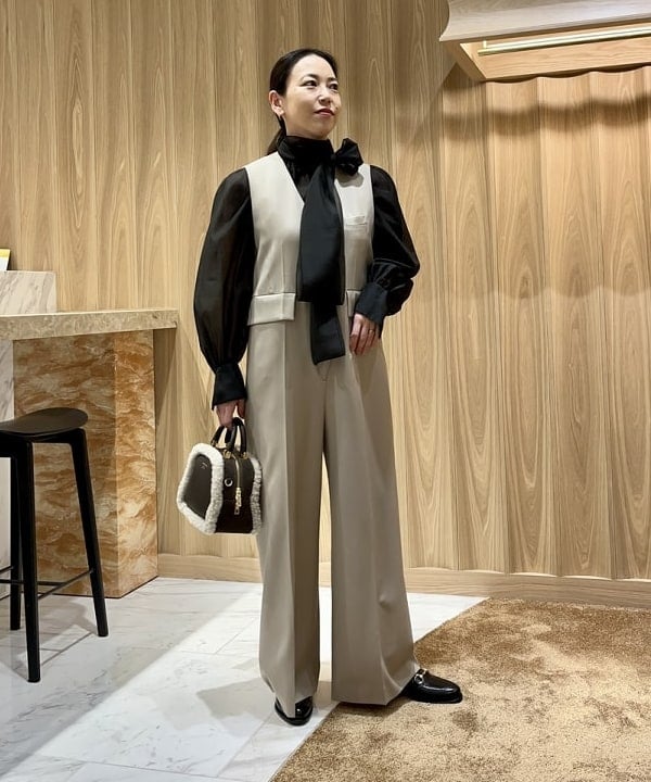 関 桂子さんの「BEAMS WOMEN｜オーガンジー リボンブラウス」を使ったコーディネート