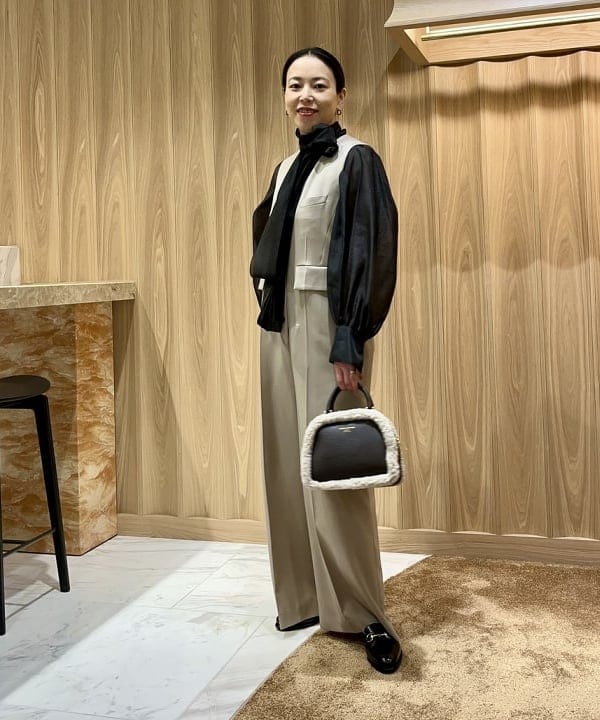 関 桂子さんの「BEAMS WOMEN｜オーガンジー リボンブラウス」を使ったコーディネート