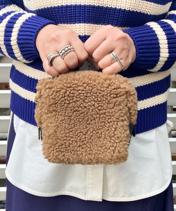 藤井 裕実子さんの「BEAMS WOMEN｜VIOLAd’ORO × Demi-Luxe BEAMS / 別注 エコムートン ミニショルダーバッグ」を使ったコーディネート