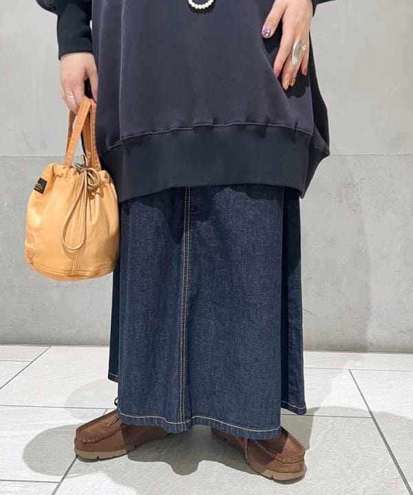 yokoyama shionさんの「BEAMS WOMEN｜BEAMS BOY / デニム 5ポケット マキシスカート」を使ったコーディネート