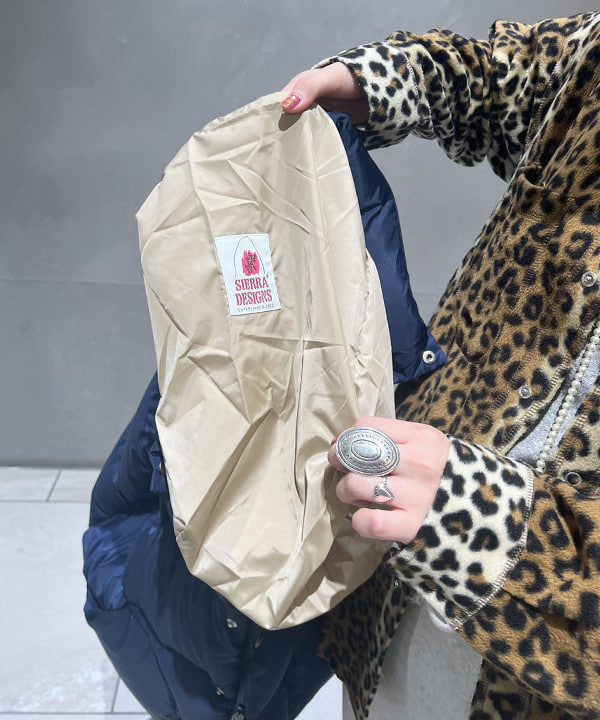 yokoyama shionさんの「BEAMS WOMEN｜WAREHOUSE & CO. / 別注 ステンシル13 Tシャツ」を使ったコーディネート