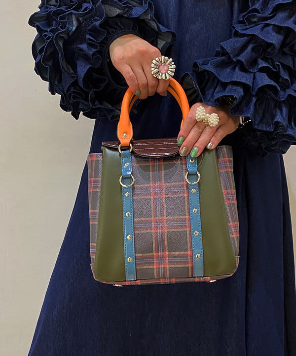 りかちょび/岸本梨佳さんの「BEAMS WOMEN｜Otro Accesorio / フラワー リング」を使ったコーディネート