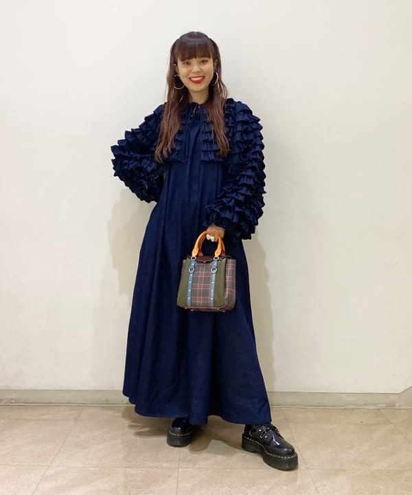 りかちょび/岸本梨佳さんの「BEAMS WOMEN｜Otro Accesorio / フラワー リング」を使ったコーディネート