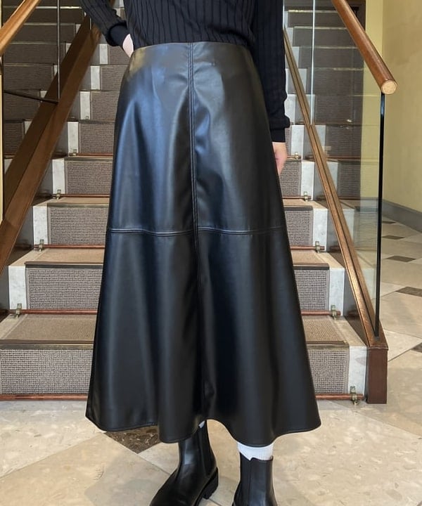 蒲原 捺美さんの「BEAMS WOMEN｜Demi-Luxe BEAMS / ロング丈 クルーネック リバーコート」を使ったコーディネート