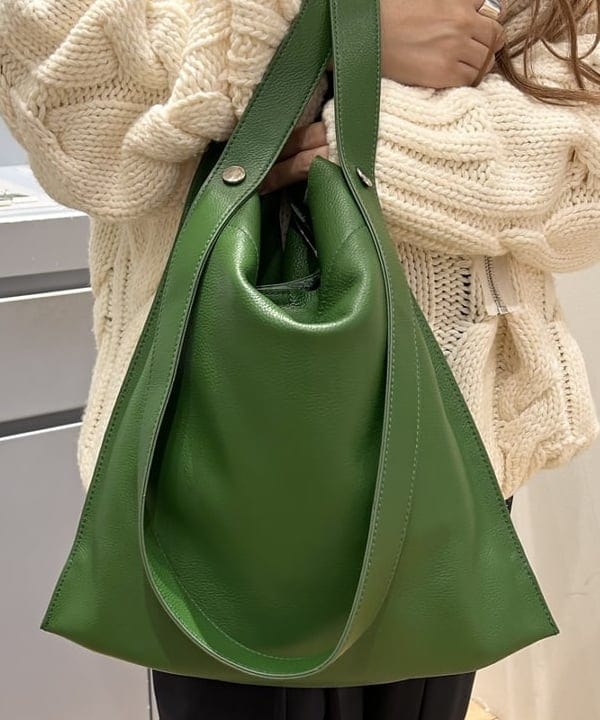 オカベ　アヤカさんの「BEAMS WOMEN｜BEAURE × Ray BEAMS / 別注 2WAY バッグ」を使ったコーディネート