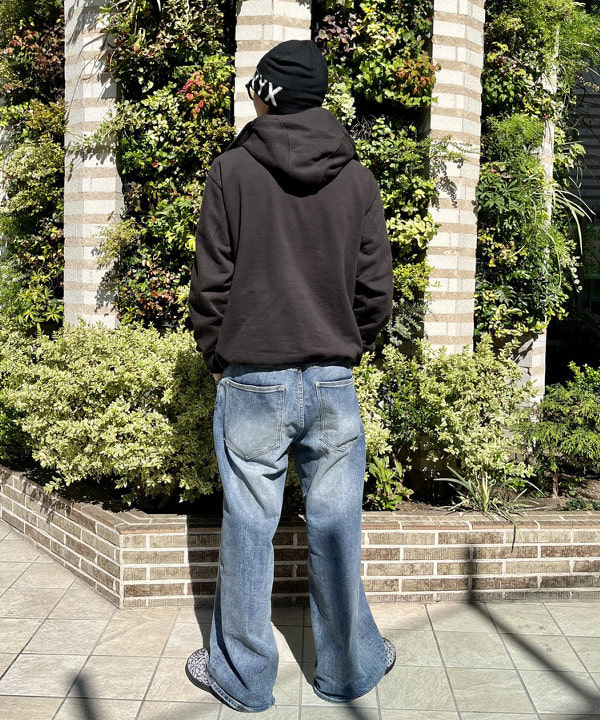 こたろうさんの「BEAMS WOMEN｜SUBU / 別注 セメント カモフラージュ サンダル」を使ったコーディネート