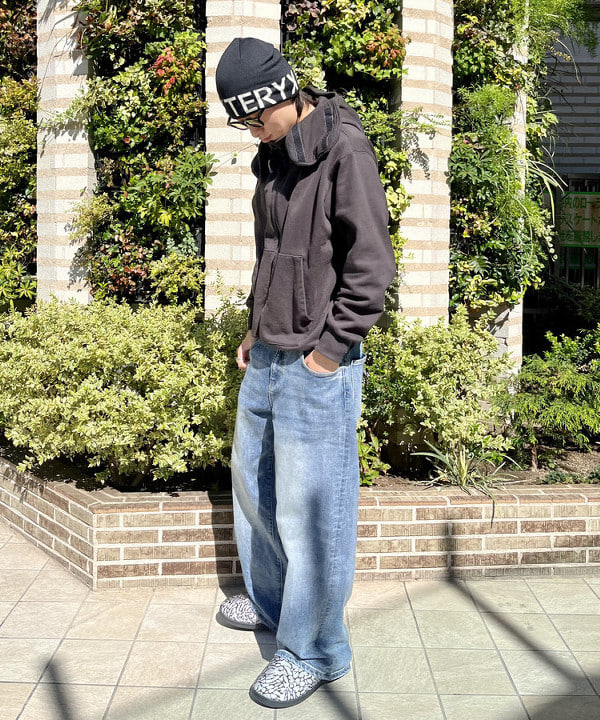 こたろうさんの「BEAMS WOMEN｜SUBU / 別注 セメント カモフラージュ サンダル」を使ったコーディネート