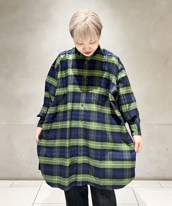 yokoyama shionさんの「BEAMS WOMEN｜BEAMS BOY / ポリエステル ウール シンチ バック スラックス」を使ったコーディネート