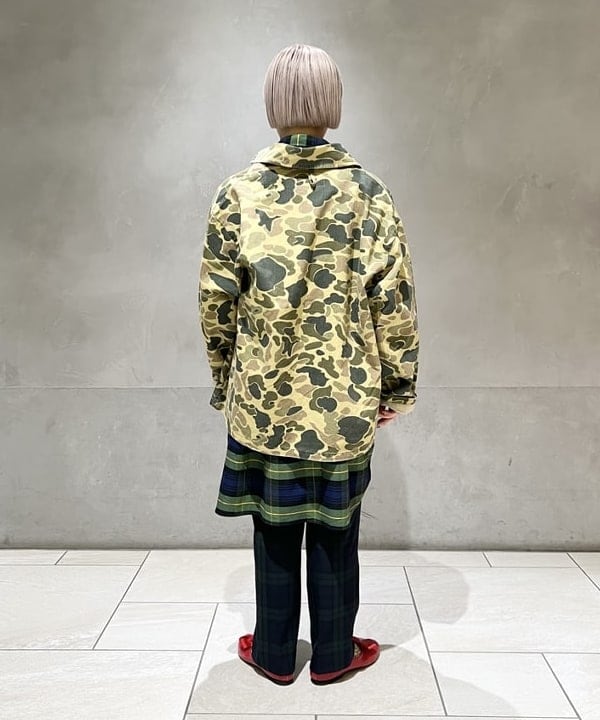 yokoyama shionさんの「BEAMS WOMEN｜BEAMS BOY / ポリエステル ウール シンチ バック スラックス」を使ったコーディネート