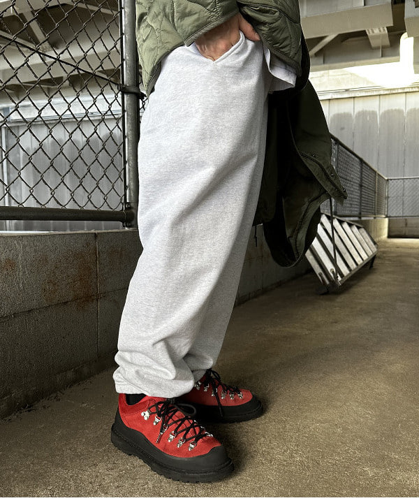 佐々木 祐太さんの「BEAMS WOMEN｜BEAMS / テーパード スウェット パンツ」を使ったコーディネート