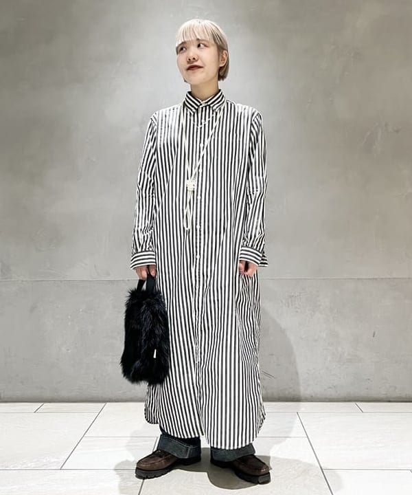yokoyama shionさんの「BEAMS WOMEN｜ストライプ ボタンダウン ロングスリーブ シャツワンピース」を使ったコーディネート
