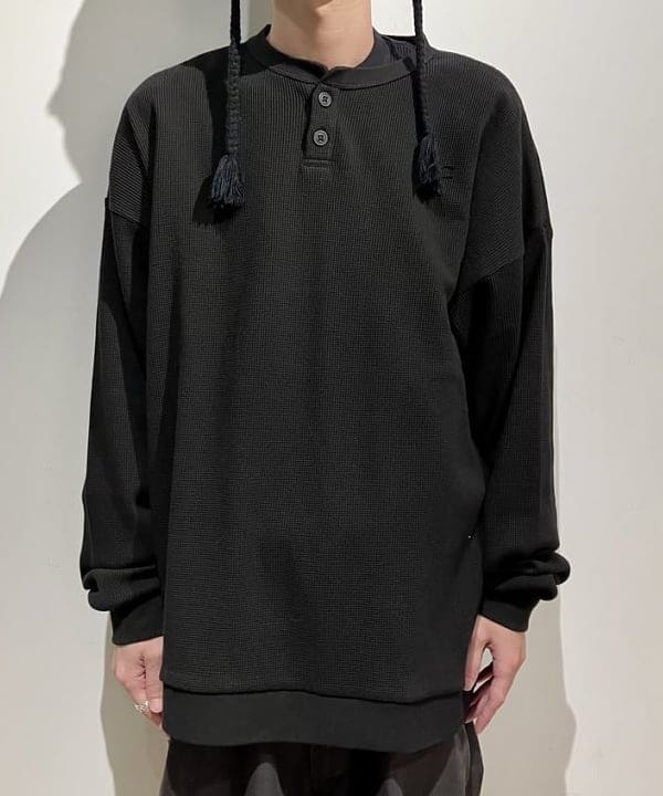 西村 光平さんの「BEAMS WOMEN｜BEAMS / コットン ナイロン オーバーパンツ」を使ったコーディネート