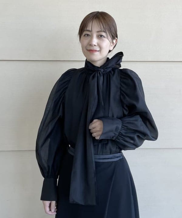 住吉　明佳さんの「BEAMS WOMEN｜オーガンジー リボンブラウス」を使ったコーディネート