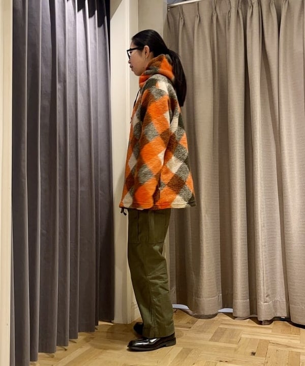 ミナミマリコさんの「BEAMS WOMEN｜BEAMS BOY / デタッチカラー ミリタリー ロングスリーブ」を使ったコーディネート