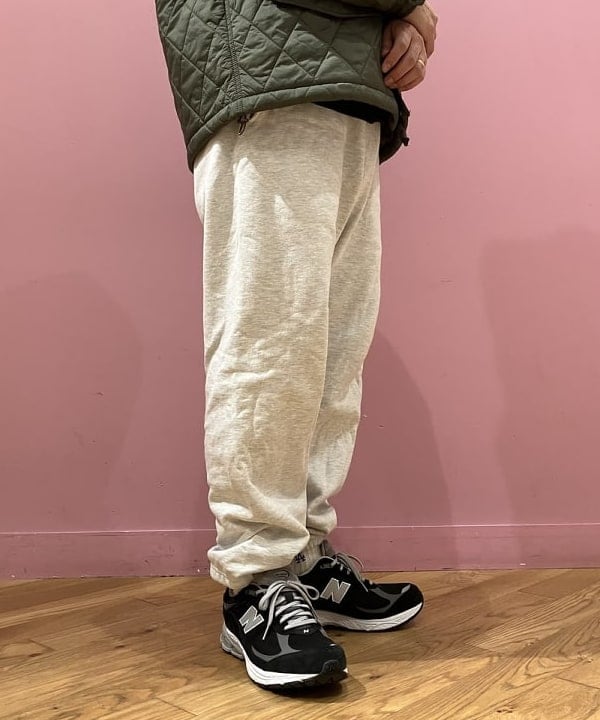 穴井 唯志さんの「BEAMS WOMEN｜BEAMS / テーパード スウェット パンツ」を使ったコーディネート