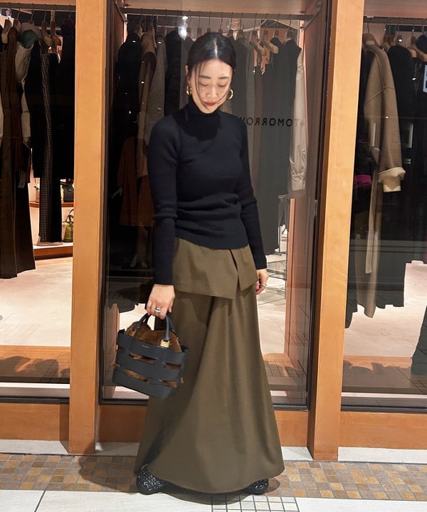 川口 恵さんの「BEAMS WOMEN｜Ray BEAMS / 14G リブ タートルネック ニット」を使ったコーディネート
