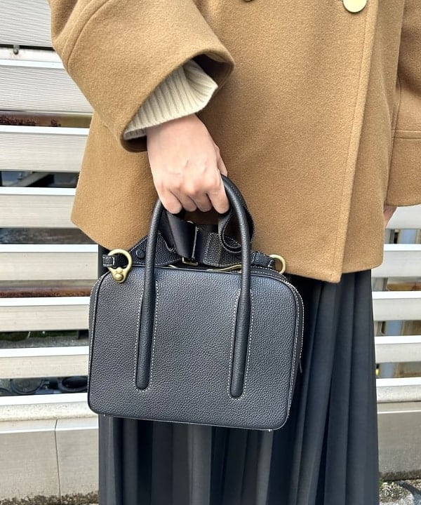 千田 静香さんの「BEAMS WOMEN｜TOFF&LOADSTONE / ジョリー ミニボストン ショルダーバッグ」を使ったコーディネート