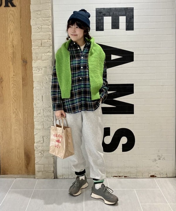 小原 もこさんの「BEAMS WOMEN｜BEAMS BOY / BBロゴ ショップバック」を使ったコーディネート