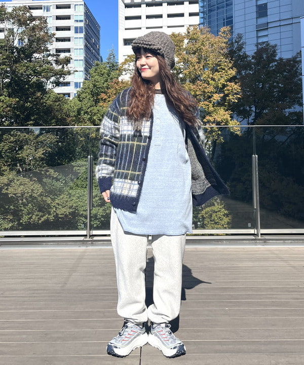 カスタニ モモノさんの「BEAMS WOMEN｜BEAMS BOY / ミリタリーリブ ヘンリーネック ロングスリーブ」を使ったコーディネート