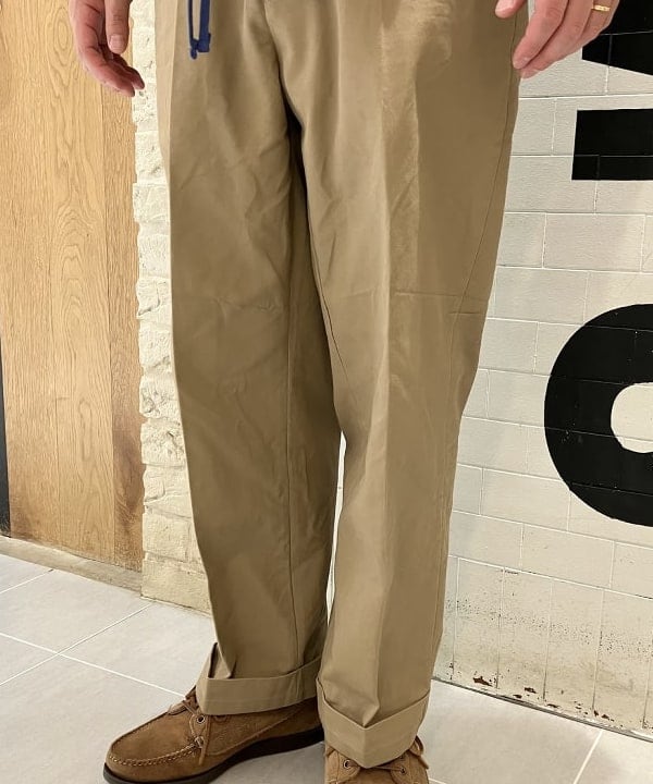 猪越 悠さんの「BEAMS WOMEN｜BEAMS PLUS / 2Pパック ヘンリーネック Tシャツ」を使ったコーディネート