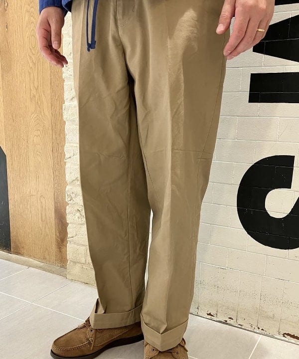 猪越 悠さんの「BEAMS WOMEN｜BEAMS PLUS / 2Pパック ヘンリーネック Tシャツ」を使ったコーディネート