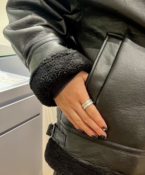 イトウミサキさんの「BEAMS WOMEN｜Otro Accesorio / メッセージ リング」を使ったコーディネート