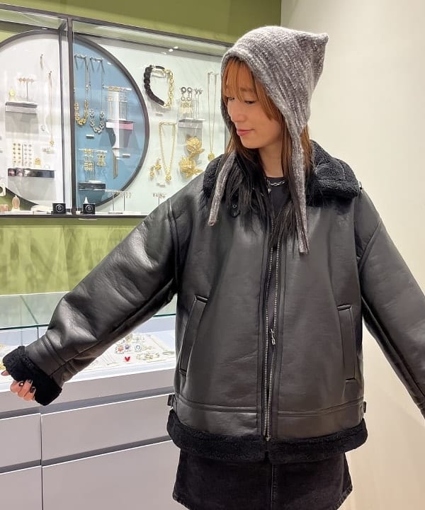 イトウミサキさんの「BEAMS WOMEN｜Otro Accesorio / メッセージ リング」を使ったコーディネート