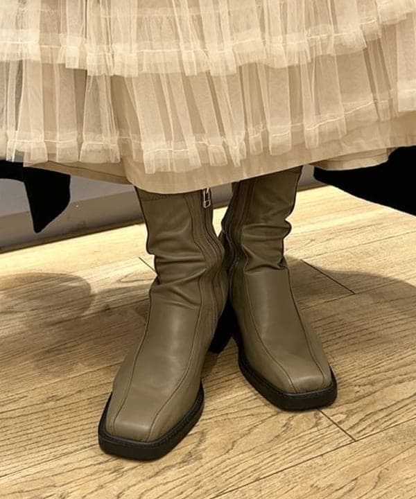 オカベ　アヤカさんの「BEAMS WOMEN｜Ray BEAMS / ストレッチ ショート ブーツ」を使ったコーディネート