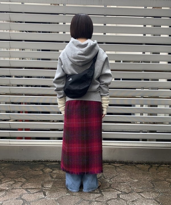 中川　ゆららさんの「BEAMS WOMEN｜BEAMS BOY / ハリスツイード フリンジ スカート 23FW」を使ったコーディネート